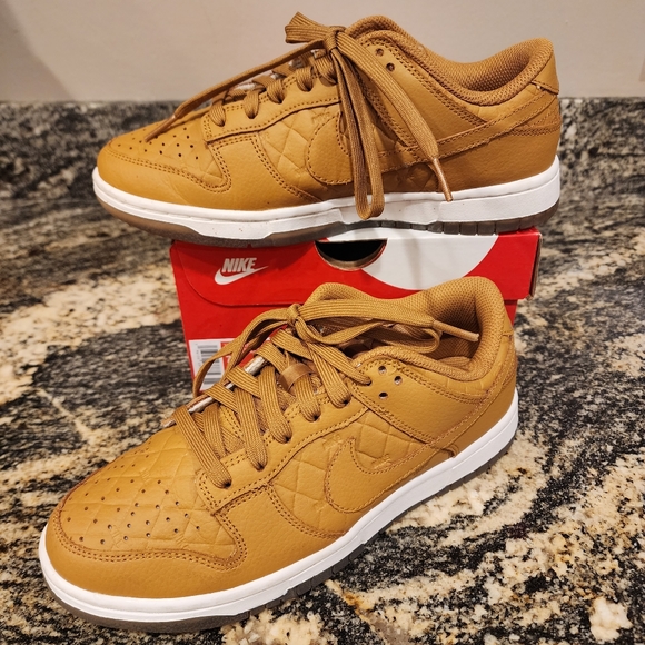 Nike Wheat/Gum Quilted Dunk Lows - Picture 1 of 7